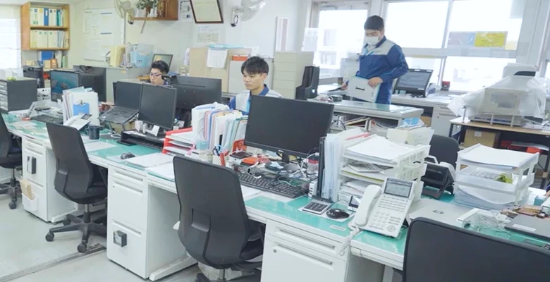 尼崎油槽所の内観