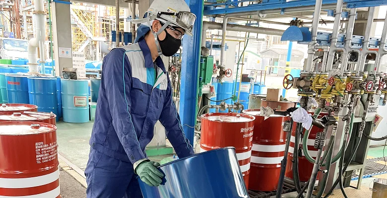 川崎油槽所で働く人