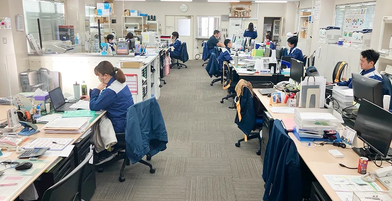 首都圏ロジスティクスセンターで働く人